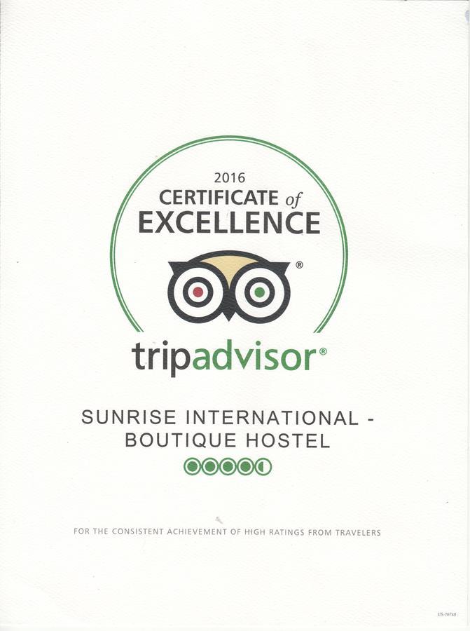 Sunrise International - Boutique Hostel Цзюлун Экстерьер фото
