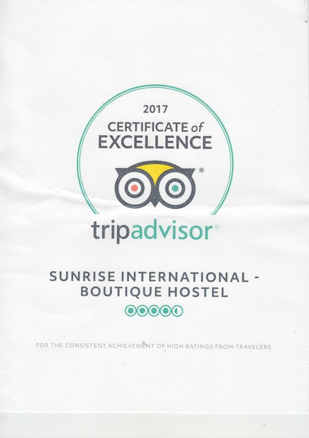 Sunrise International - Boutique Hostel Цзюлун Экстерьер фото