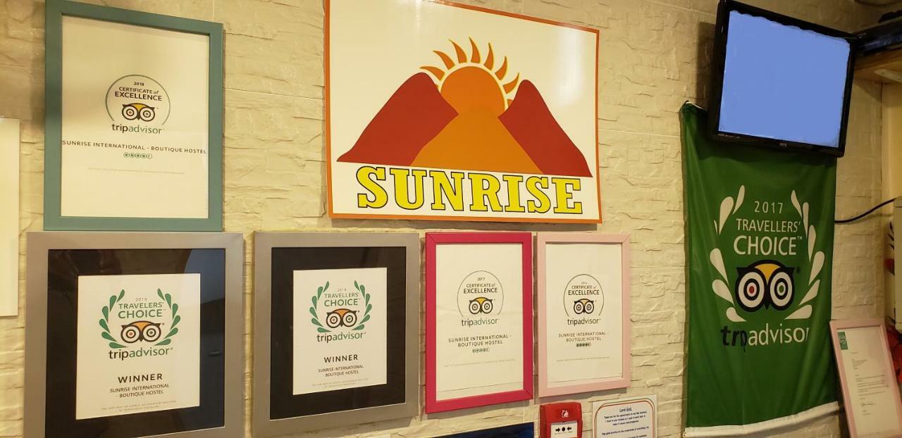 Sunrise International - Boutique Hostel Цзюлун Экстерьер фото